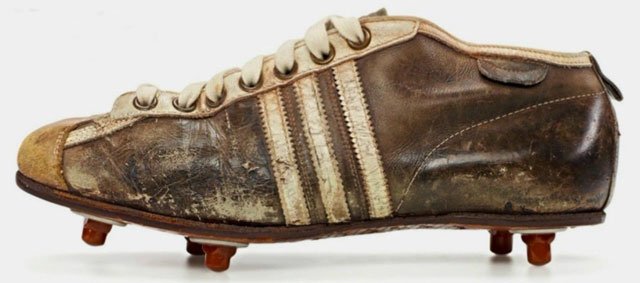 Nombre provisional Momento Prescripción Botas, Botines, Zapatos de Fútbol Adidas de 1950. Adidas Argentinia y Adidas  Weltmeister - Museo de Fútbol